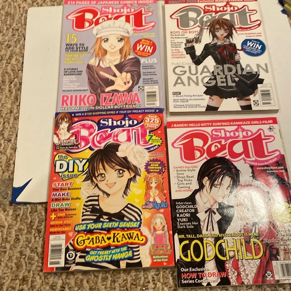 Shojo Beat Magazines - Lot of 4 Randomly Picked - Picture 1 of 1